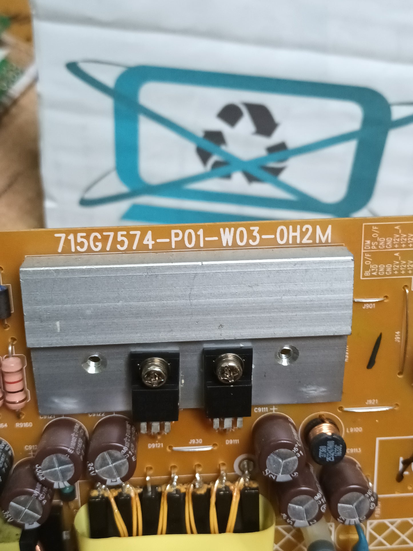 715G7574-P01-W03-0H2M, de TV LG43LH500T