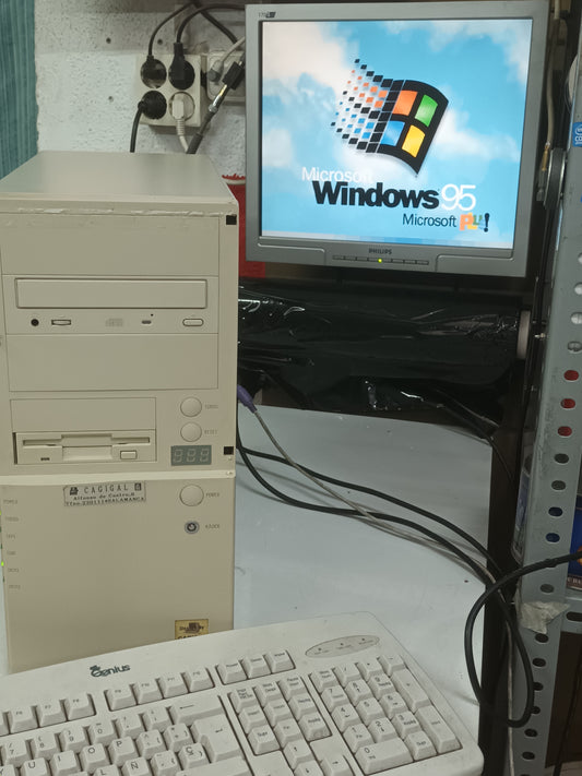 PC ORDENADOR ANTIGUO       (n-7)