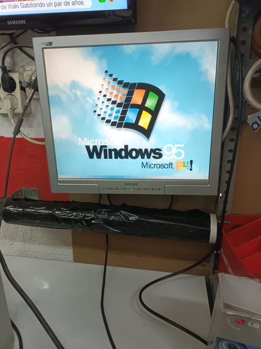 PC ANTIGUA, RETRO, PENTIUM S     (n-12)