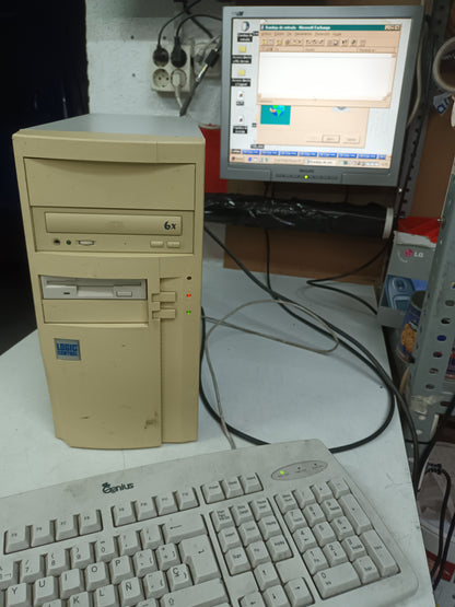 PC ANTIGUA, RETRO, PENTIUM S     (n-12)