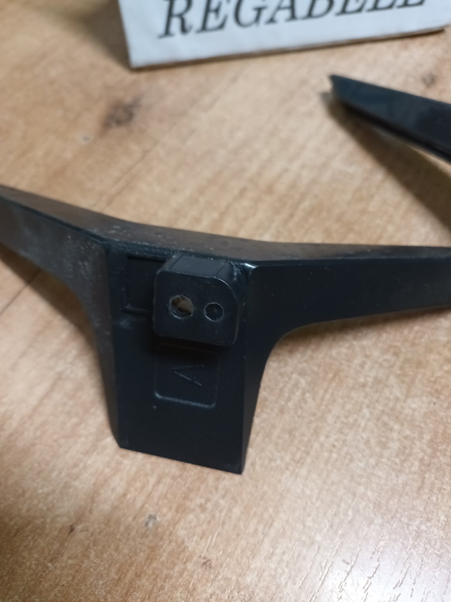 Pies TV LG 43UP8000LR (Ref. 67)