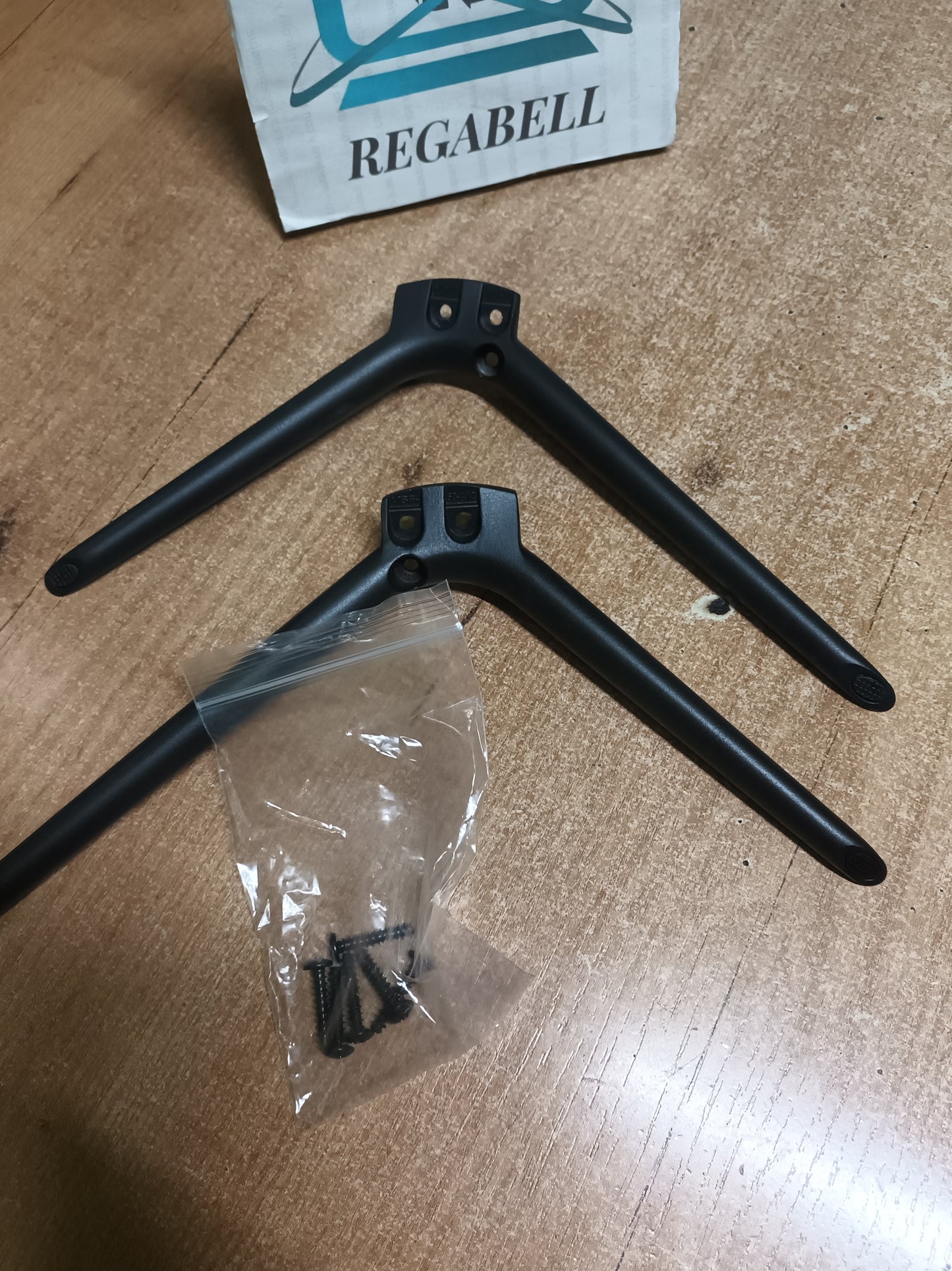PIES DE TV SILVER, IP-LE50, (ref.125)