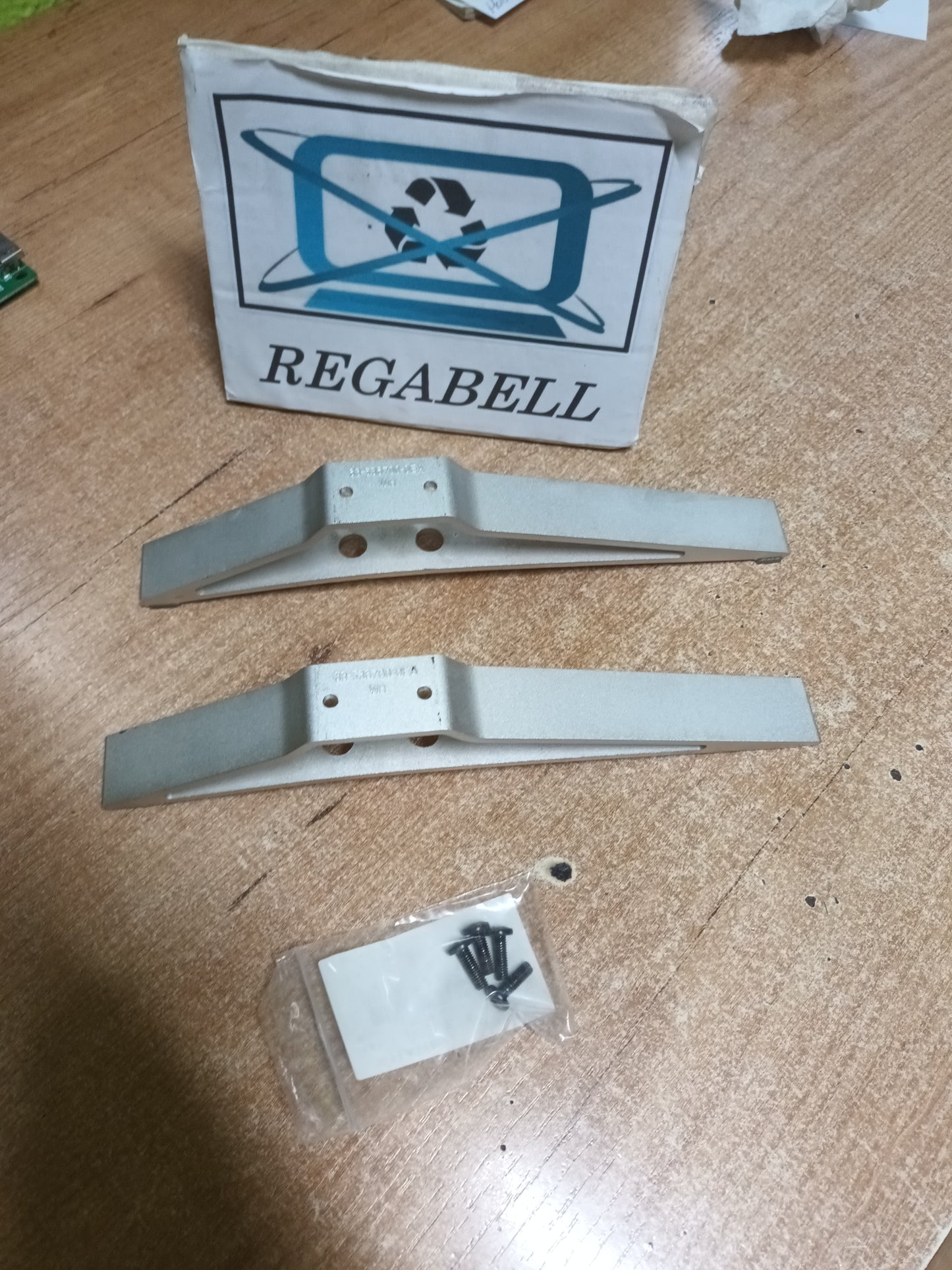 PIES, BASES, PEANA DE TELEVISION, THOMSON 40FA3103