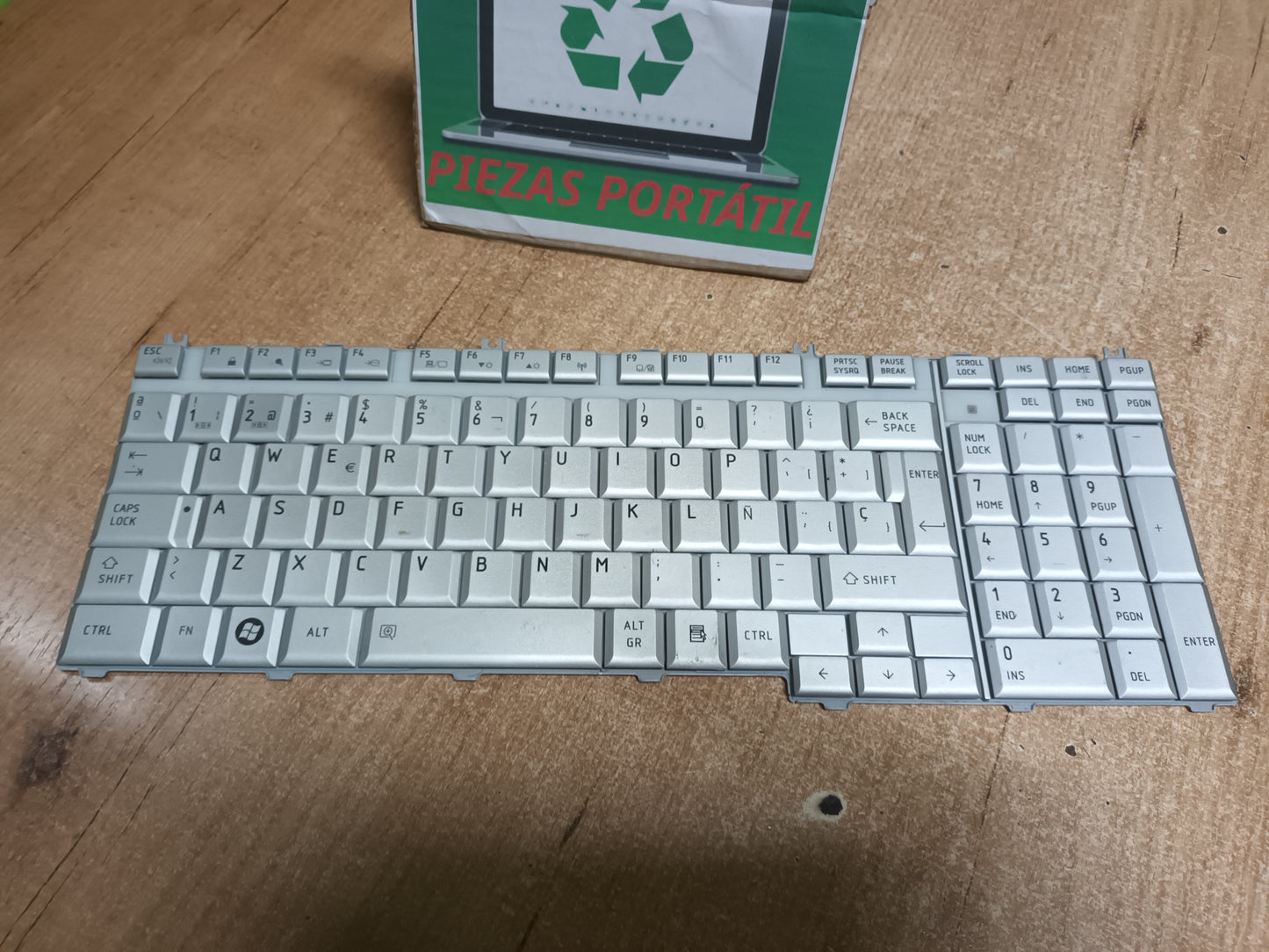 TECLADO TOSHIBA A500, L500, REFERENCIA: MP-06876E0-6987,
