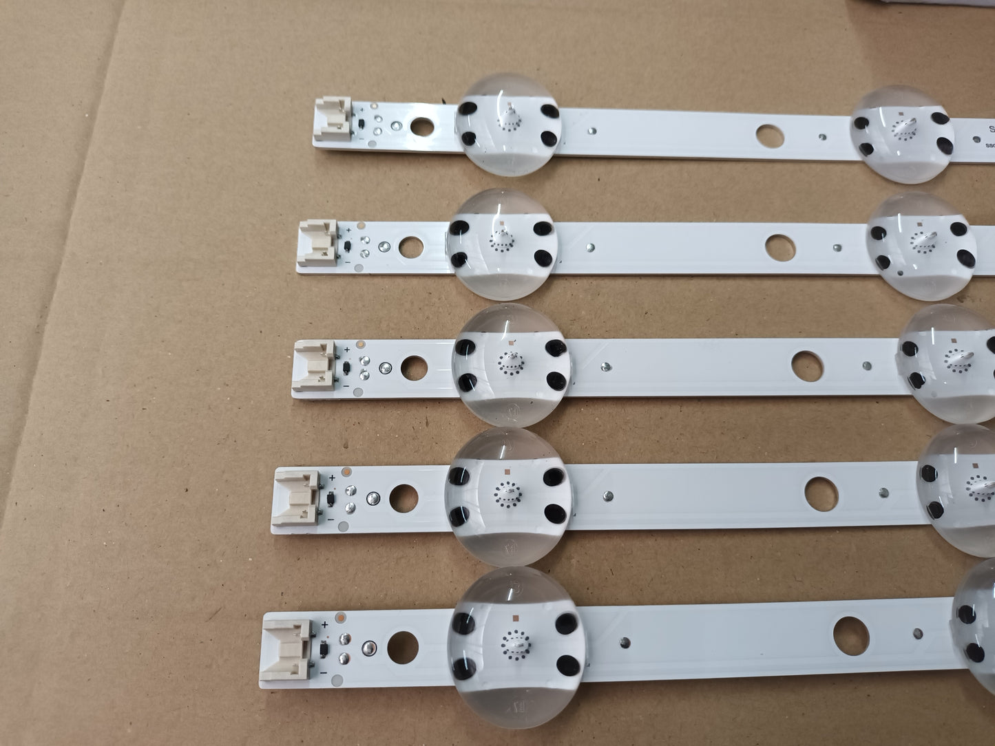 LG43UQ80006LB, KIT TIRAS LED, (ref,155)