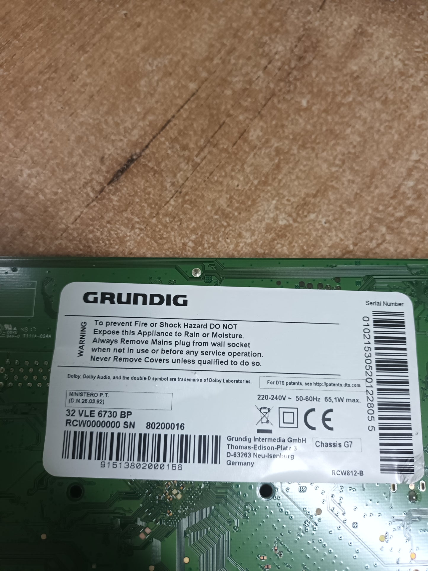 PIES DE TV GRUNDIG 32VLE6730BP, (ref. 37)