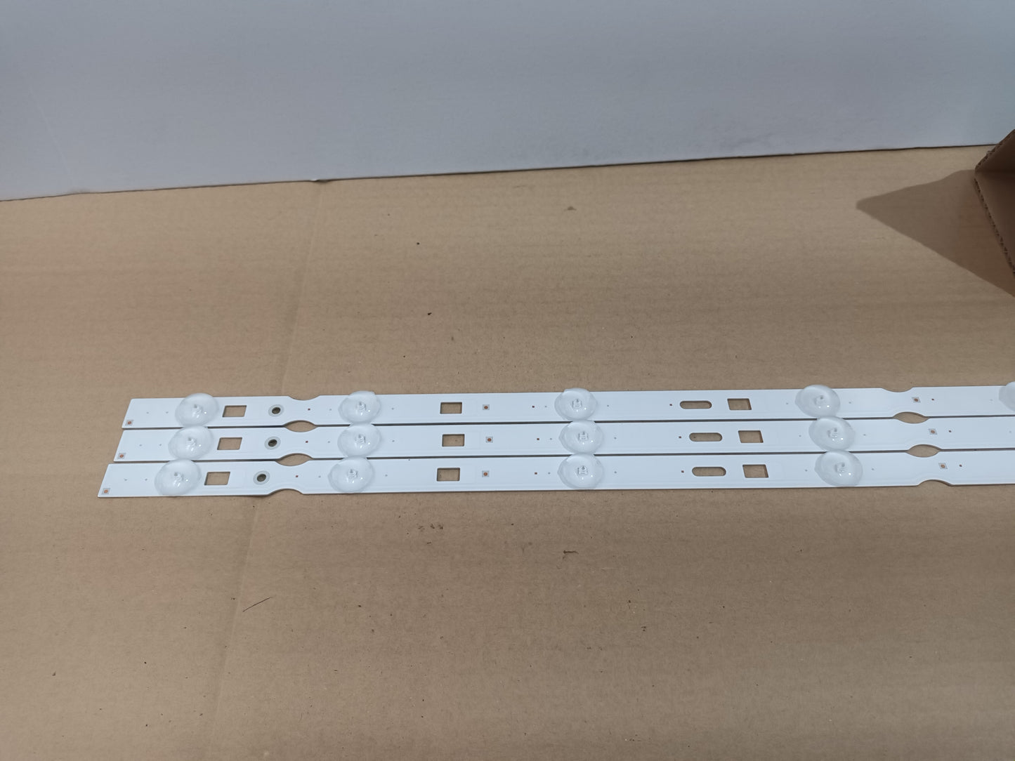 GRUNDIG43GFU7960B, KIT TIRA LED (ref,197)