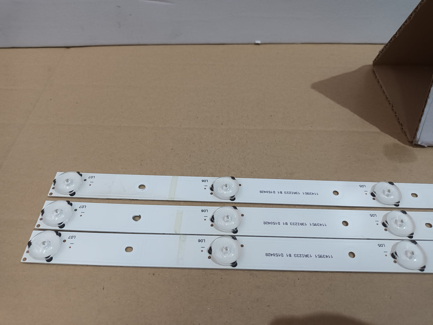 HISENSE LH32D0EU, KIT TIRAS LED (ref,240)