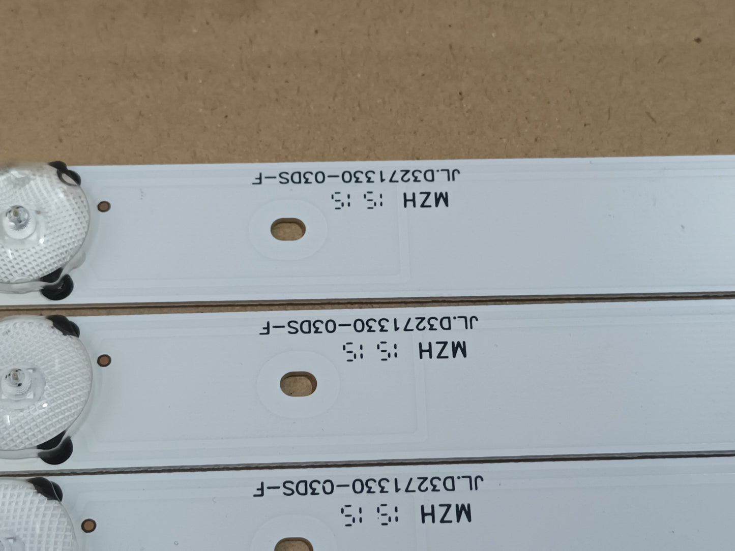 HISENSE LH32D0EU, KIT TIRAS LED (ref,240)