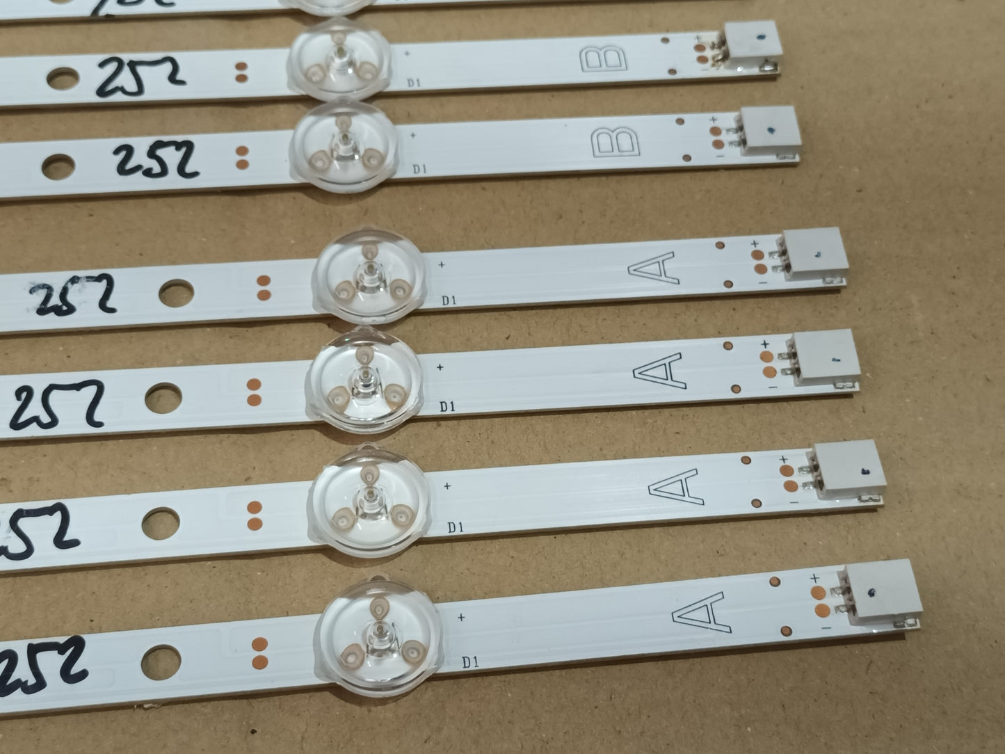 HITACHI 55HK6000, KIT TIRAS LED (ref,252)