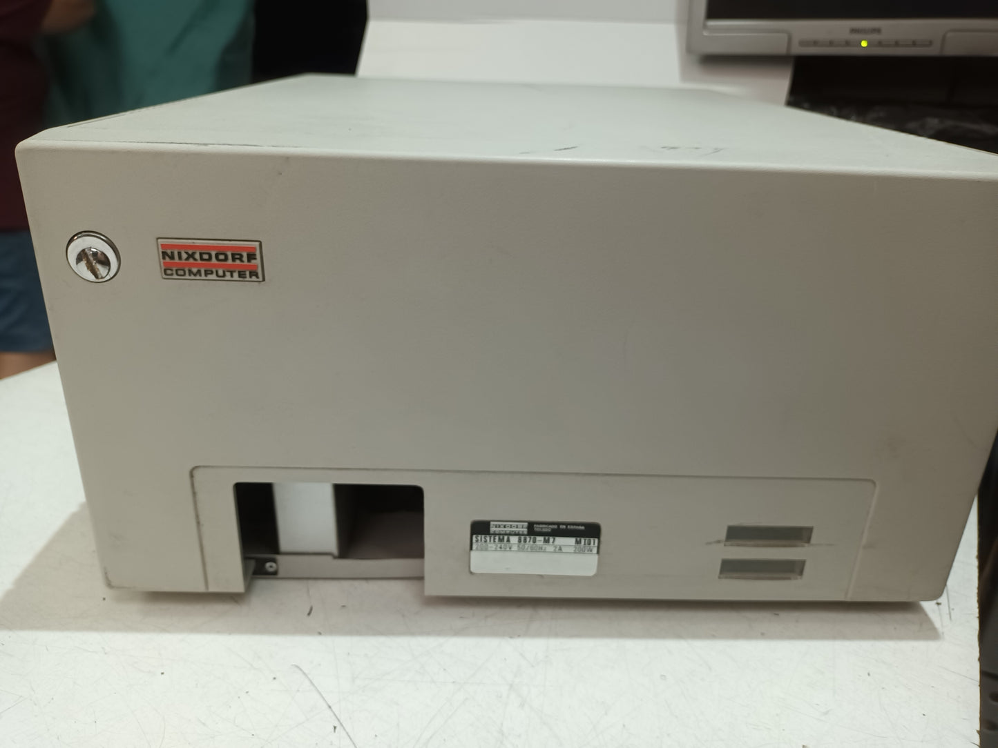NIXDORF COMPUTER 8870-M7