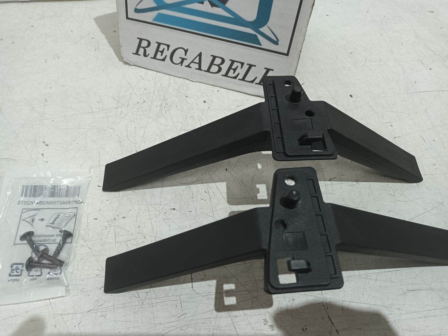 PIES DE TV LG55UR781, NUEVOS, PARA 50" Y 55"