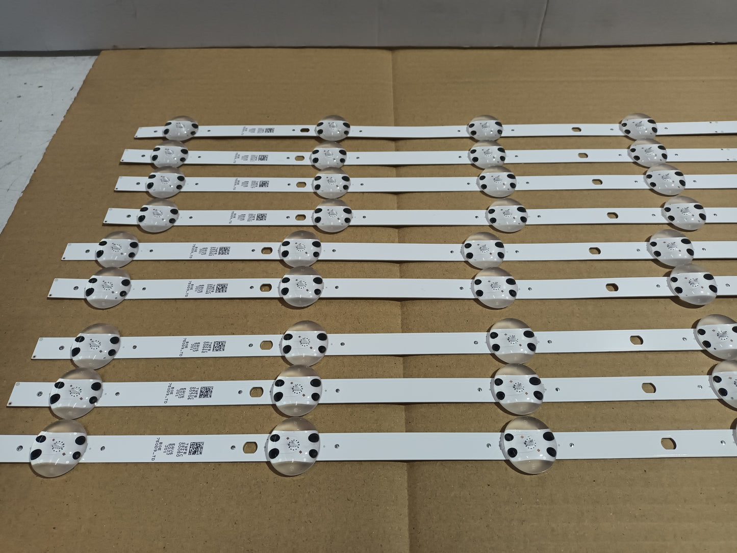 LG75NANO82T6B, KIT TIRAS LED nuevas, (ref,106)