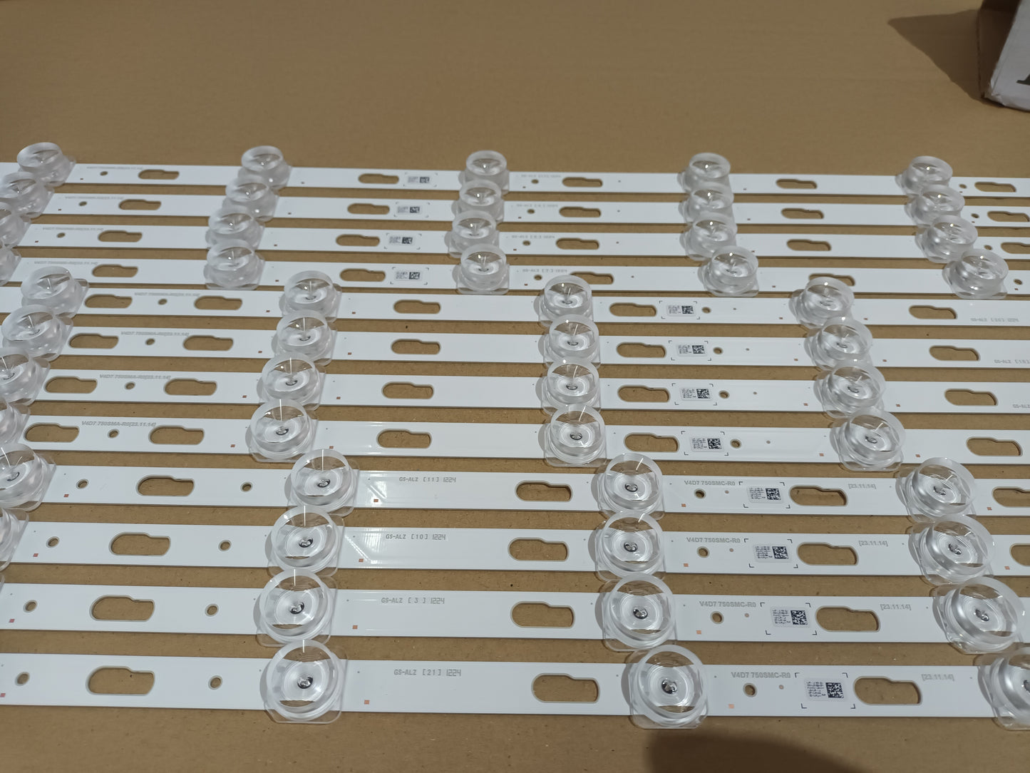 SAMSUNG TU75DU7175U, KIT 12 TIRAS LED nuevas.