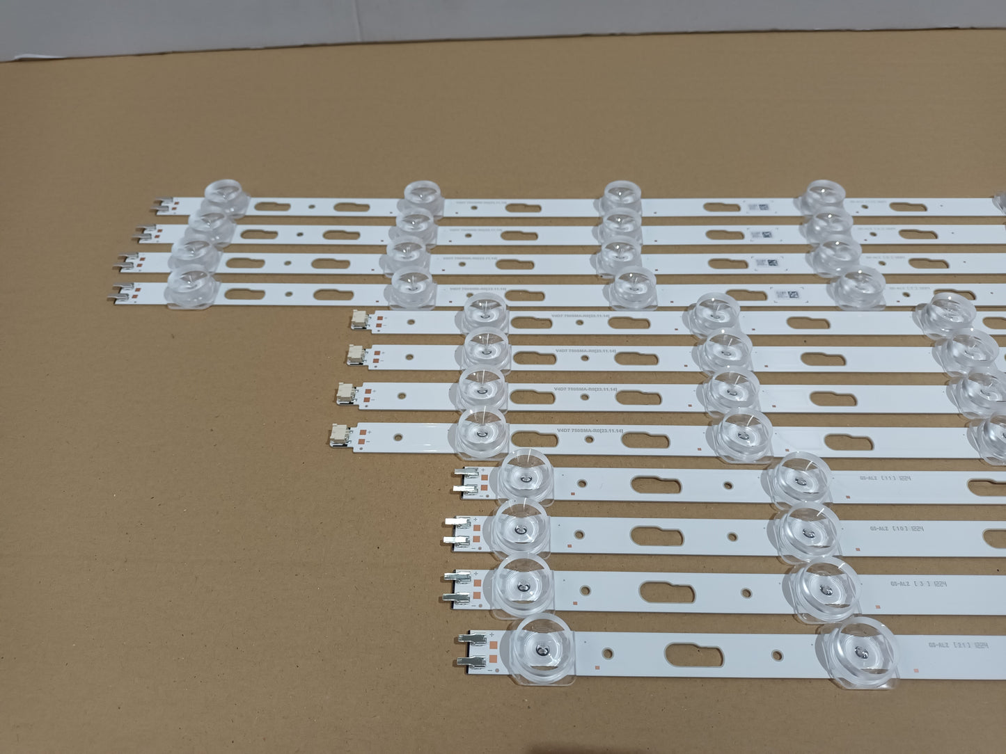 SAMSUNG TU75DU7175U, KIT 12 TIRAS LED nuevas.