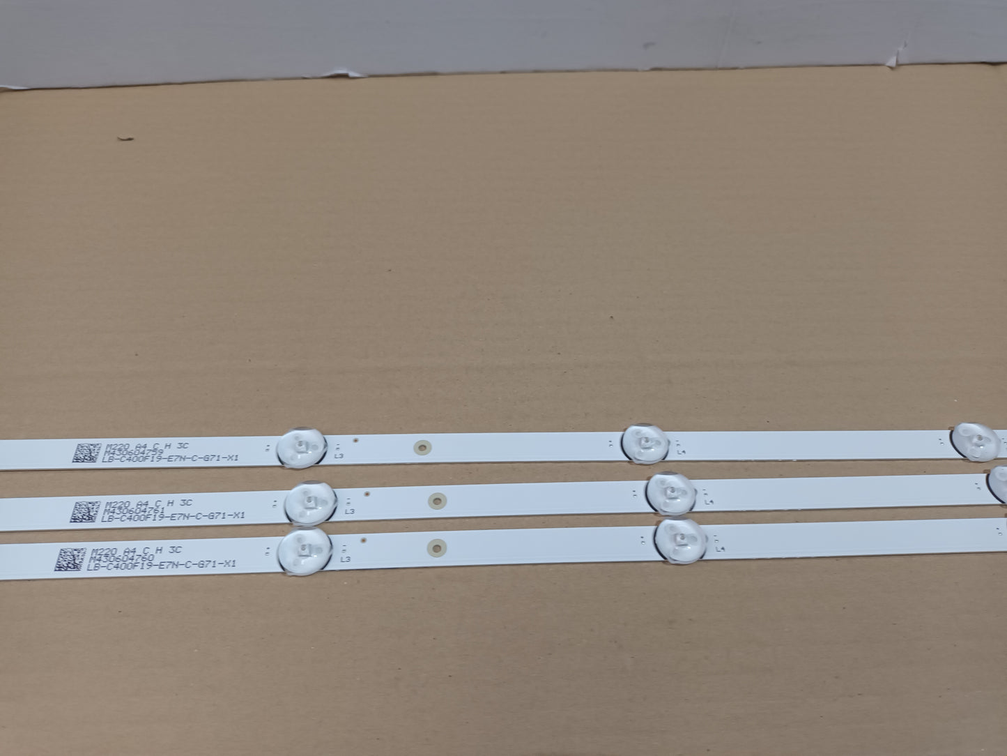 PEAQ PTV-40F-5024C, KIT TIRAS LED nuevas,
