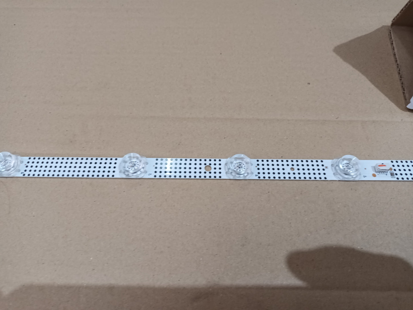 TCL 32SF540, KIT 1 TIRA LED (ref,352)
