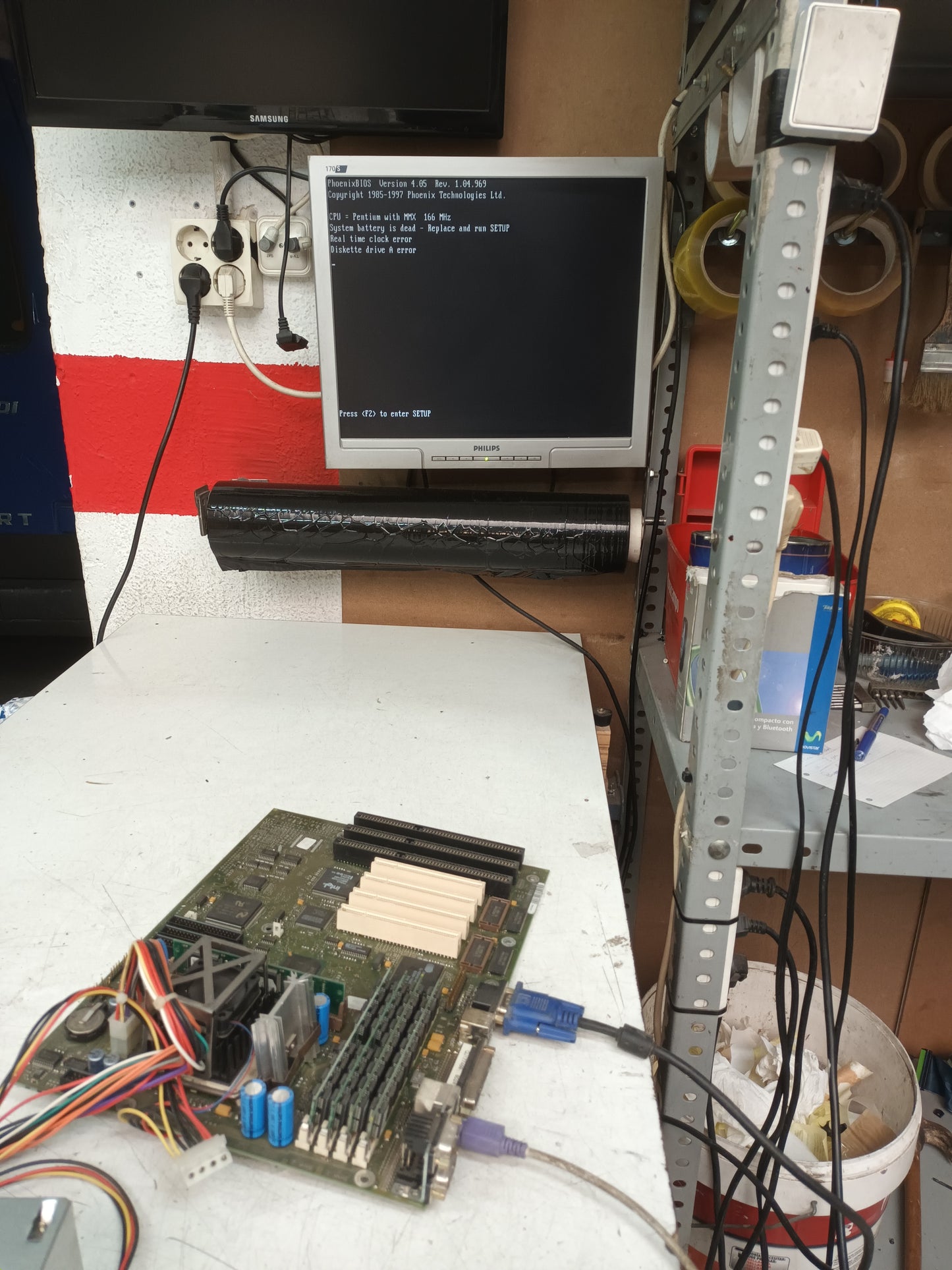 Placa base con Intel Pentium mmx 166MHz