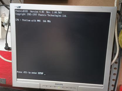 Placa base con Intel Pentium mmx 166MHz