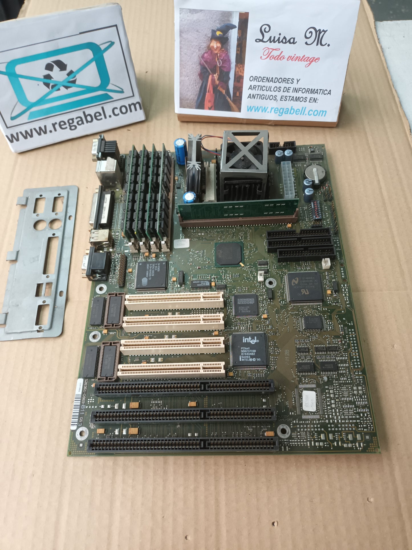 Placa base con Intel Pentium mmx 166MHz