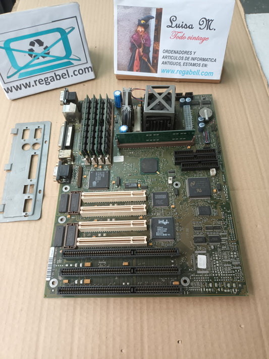 Placa base con Intel Pentium mmx 166MHz