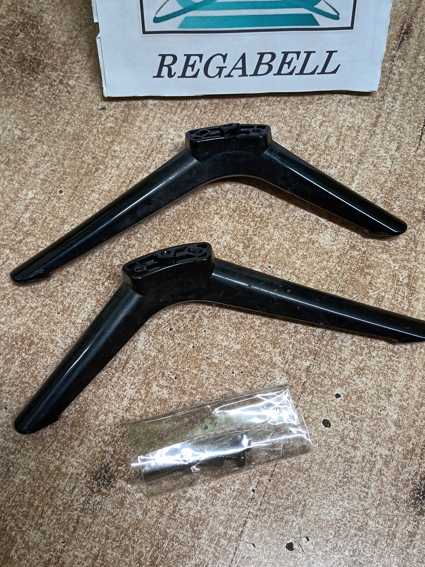 PIES DE TV ENGEL LED 32, (ref-172)