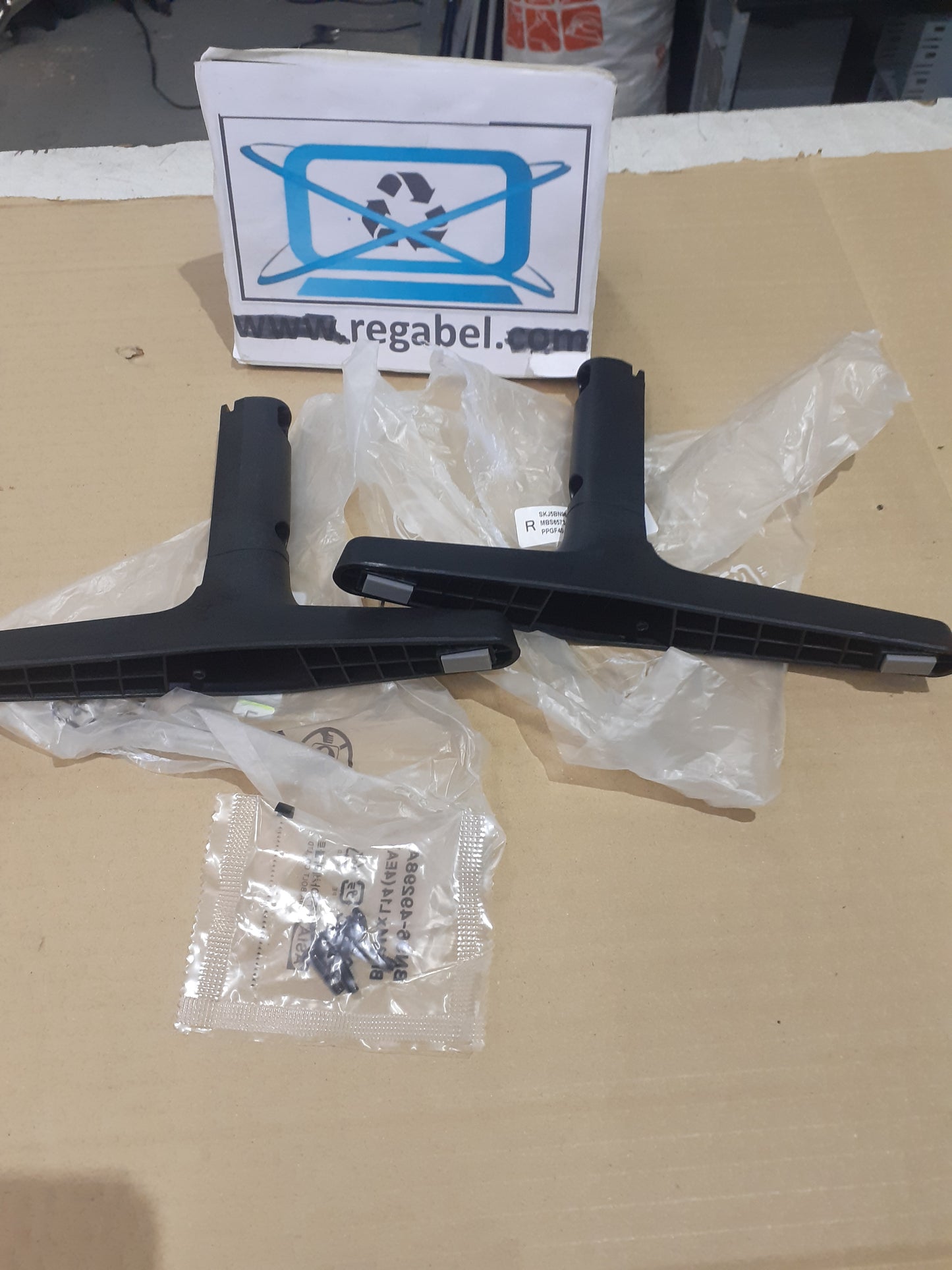 soporte, pies de SAMSUNG UE43RU7025K, nuevos