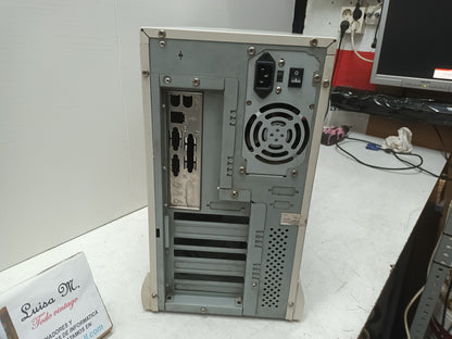 CAJA DE PC antigua,