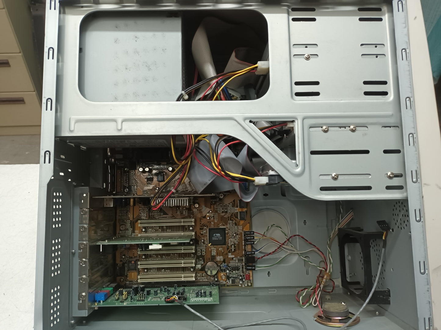 PC retro Pentium III 733MHz con Windows 98