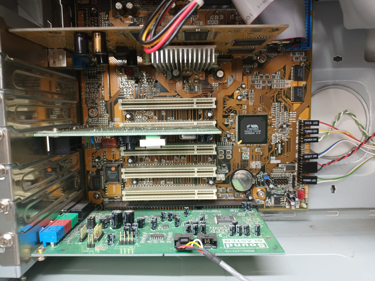 PC retro Pentium III 733MHz con Windows 98