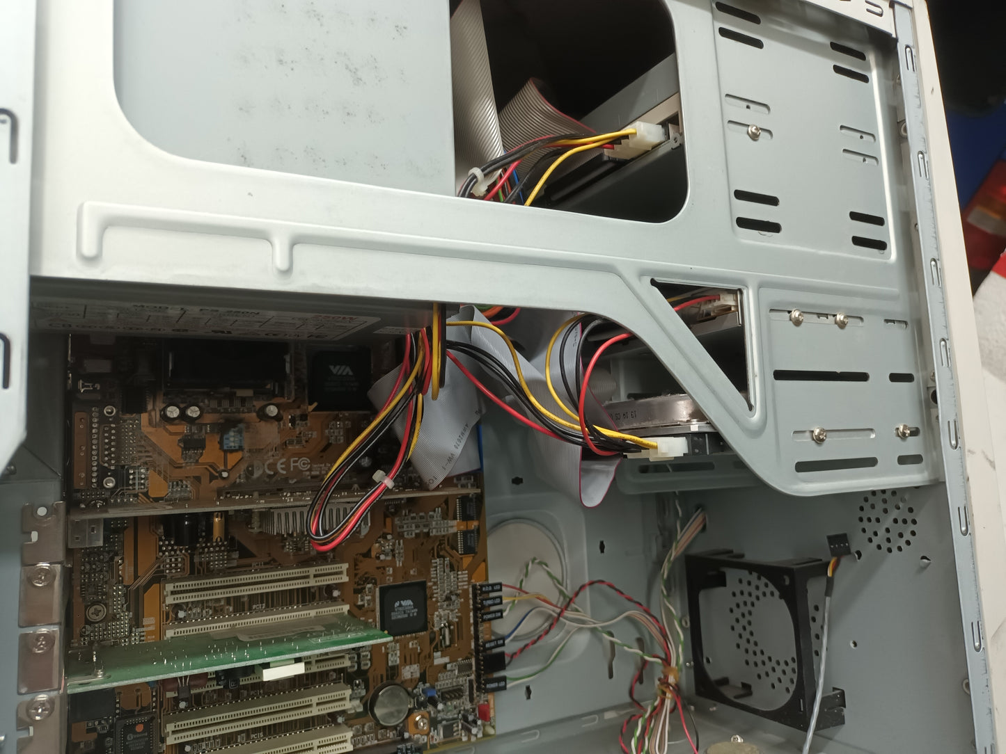 PC retro Pentium III 733MHz con Windows 98