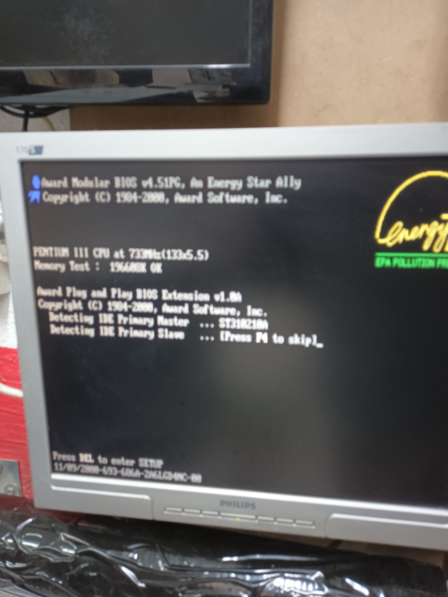 PC retro Pentium III 733MHz con Windows 98