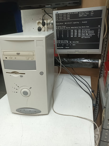 PC retro Pentium III 733MHz con Windows 98