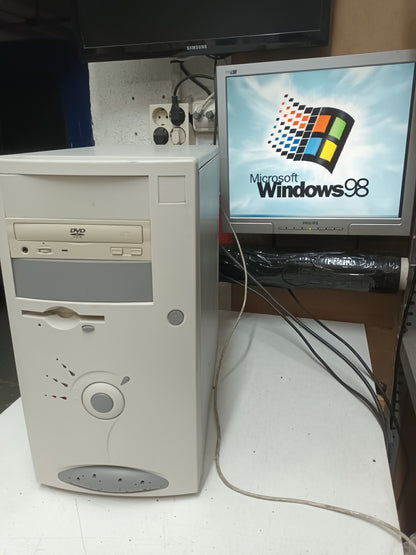 PC retro Pentium III 733MHz con Windows 98