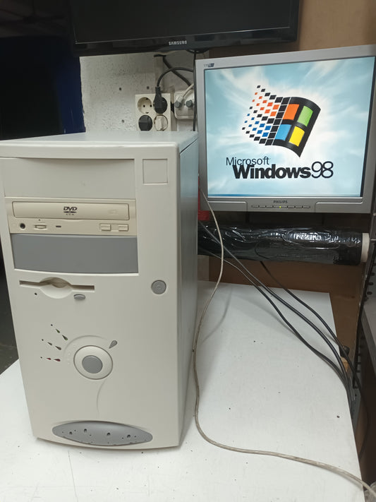PC retro Pentium III 733MHz con Windows 98