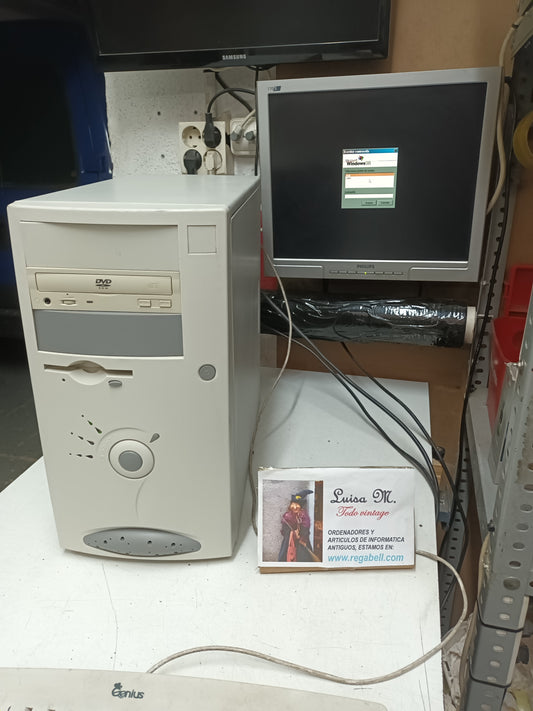 PC retro Pentium III 733MHz con Windows 98