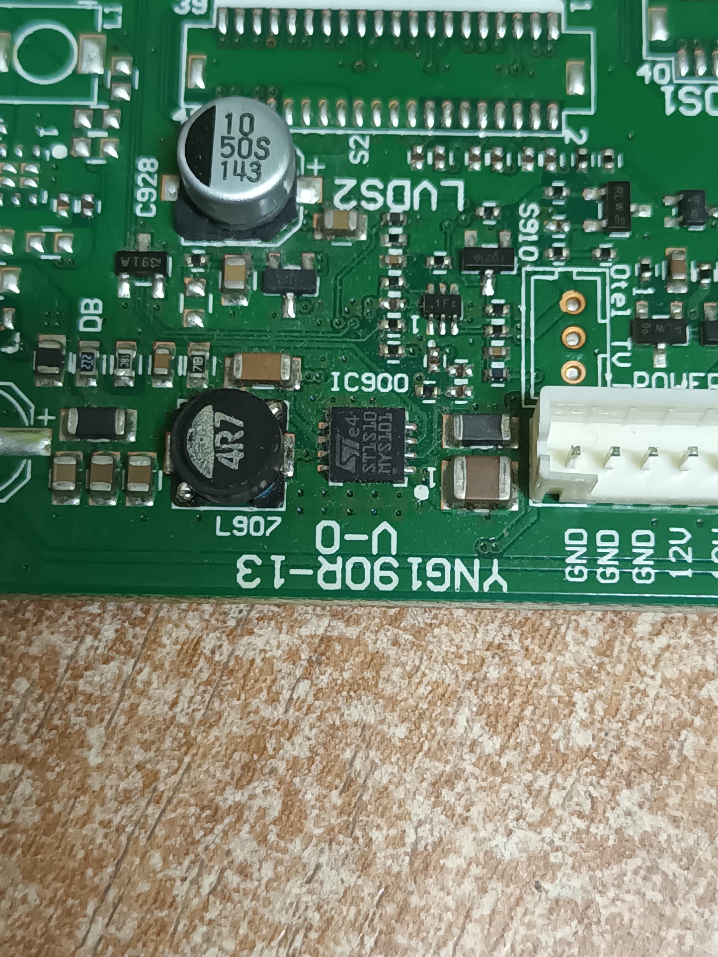 YNG190R-13, DE TV GRUNDIG 32VLE7020C