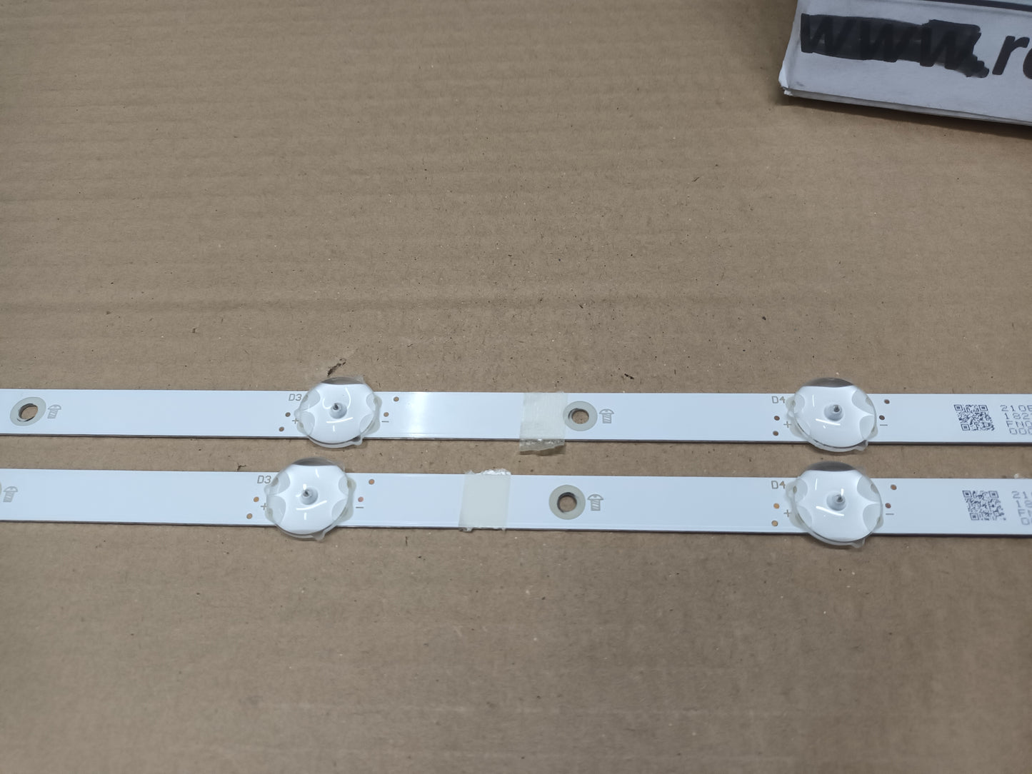 Kit 2 Tiras LED de PHILIPS 32PHT4503/12