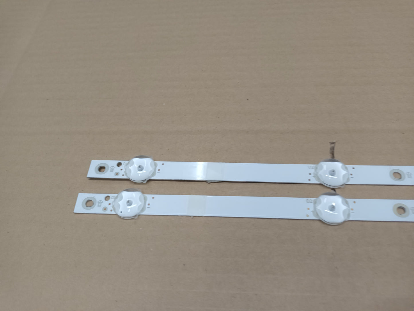 Kit 2 Tiras LED de PHILIPS 32PHT4503/12