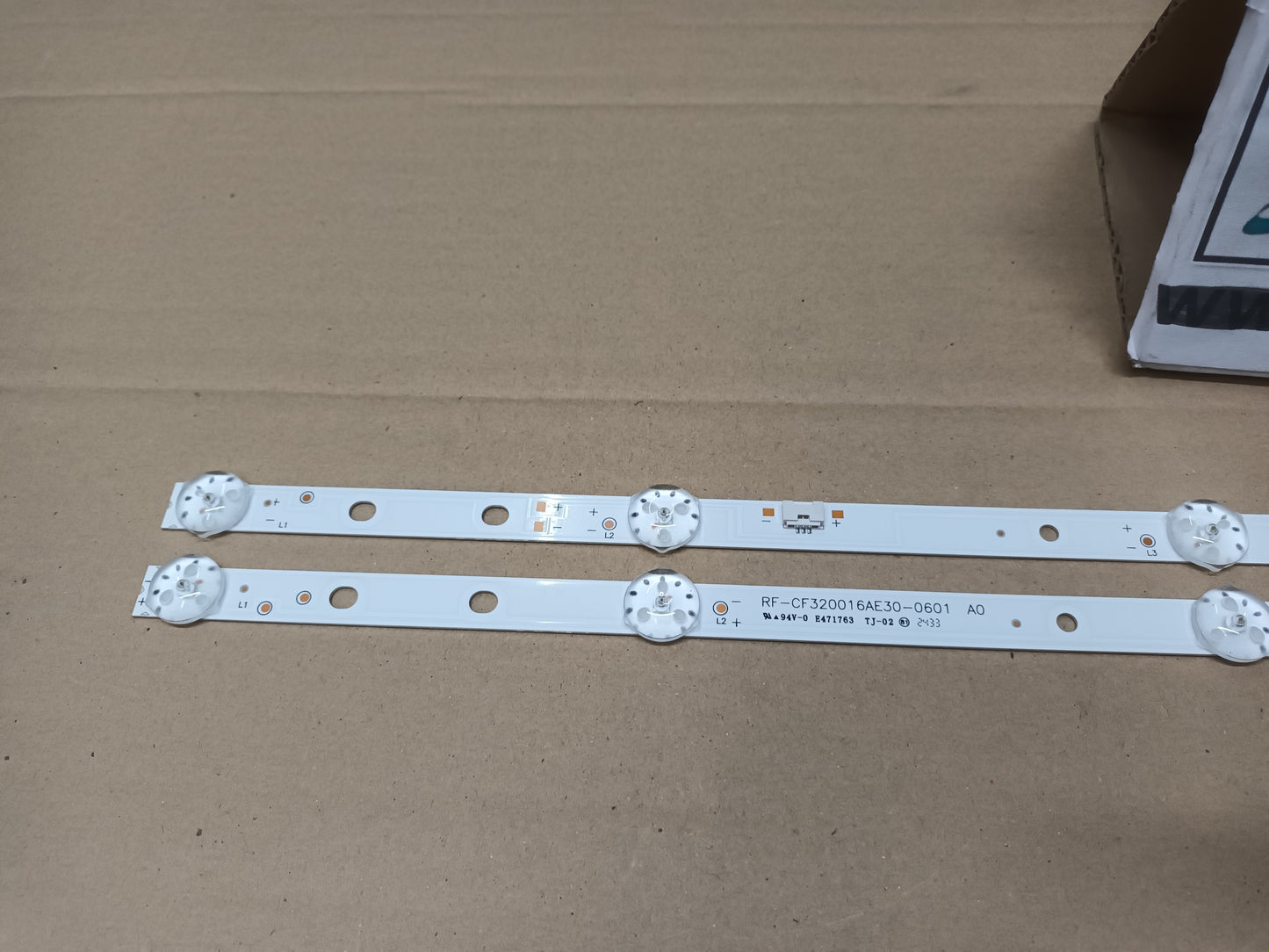 Kit 2 Tiras LED de TOSHIBA 32WV3463DG