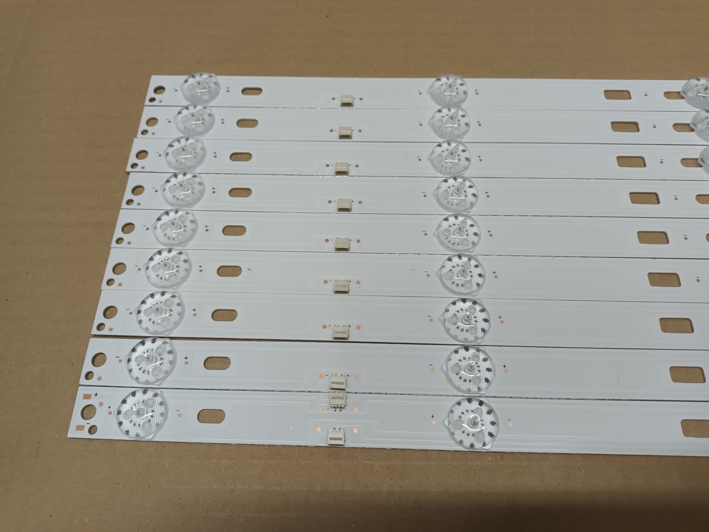 KIT 9 tiras de retroiluminación de BLUSENS CRV55U420BM
