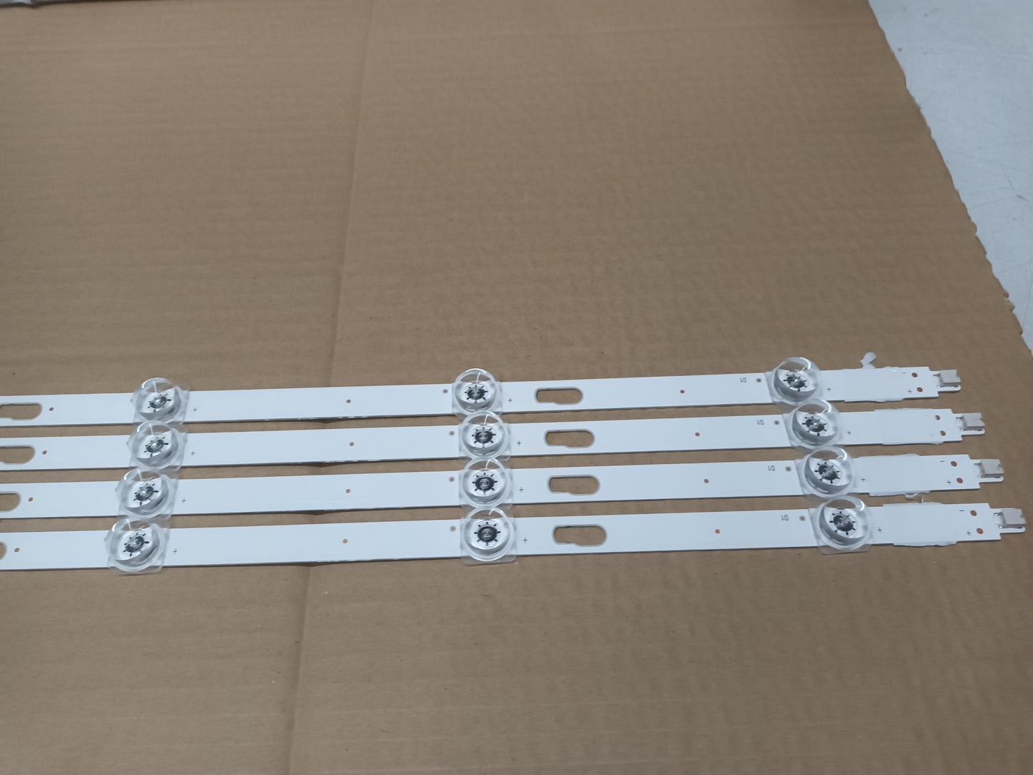 KIT 4 tiras de LED de SAMSUNG TU55CU7105K