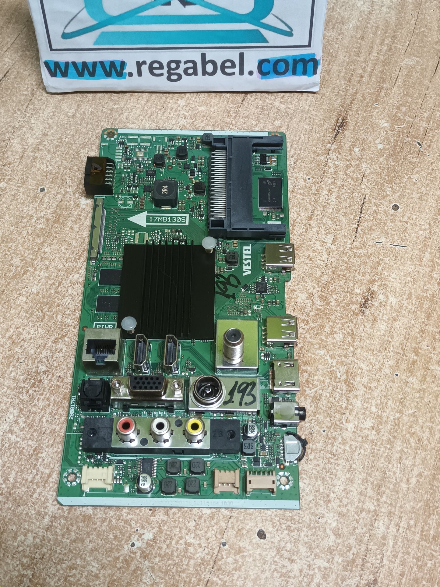 17MB130S, de Toshiba 55V5863DG