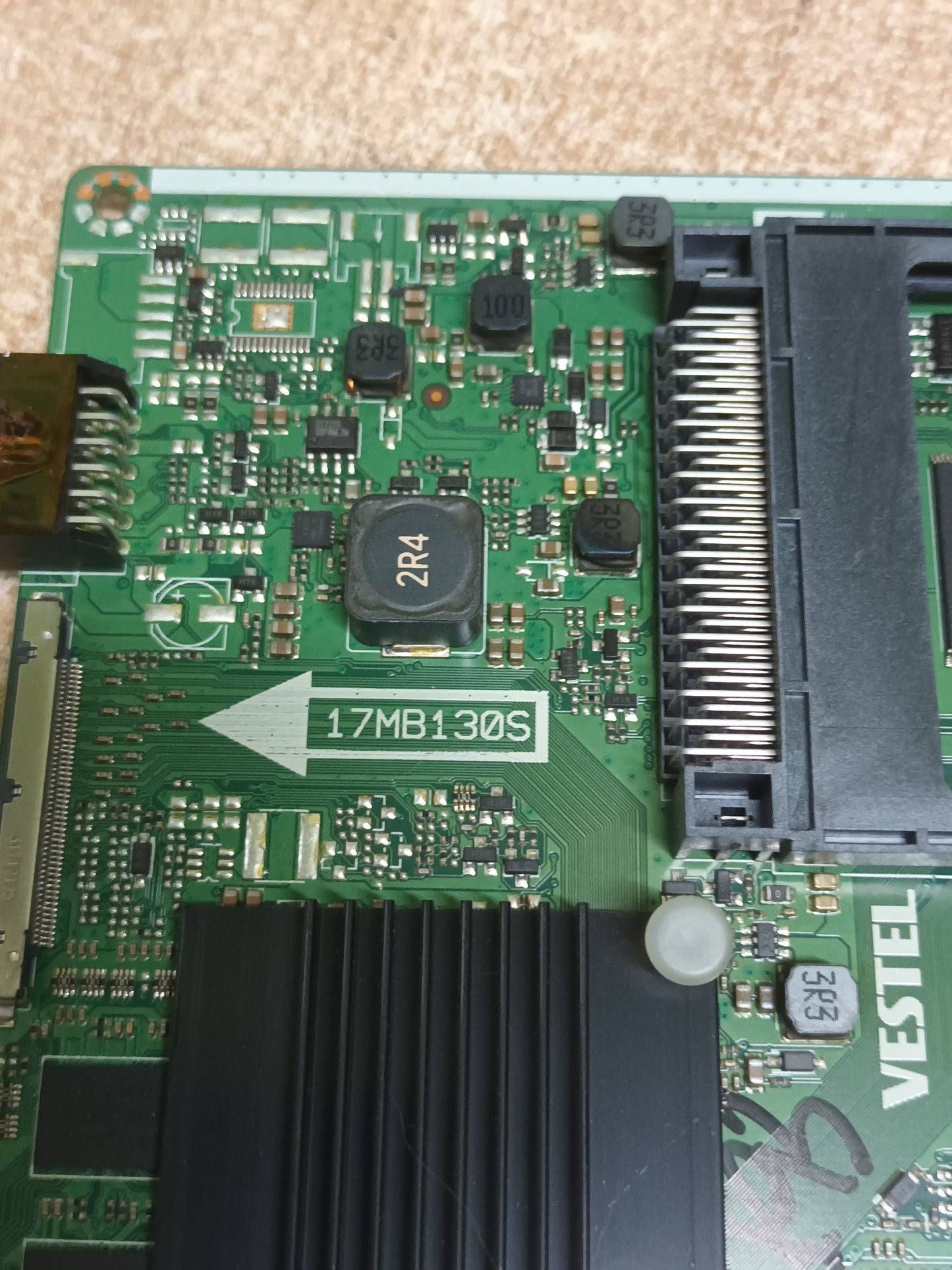 17MB130S, de Toshiba 55V5863DG