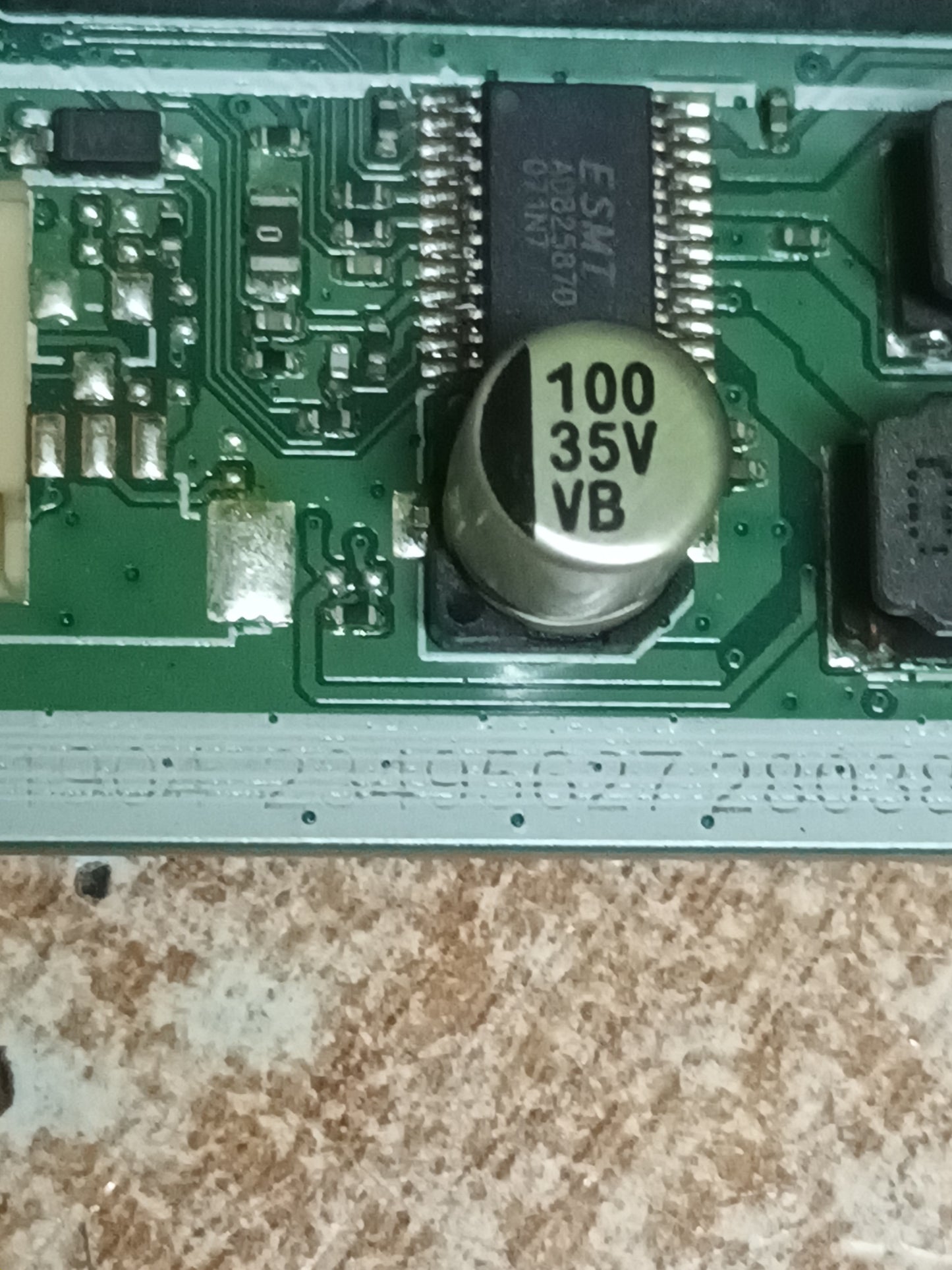 17MB130S, de Toshiba 55V5863DG
