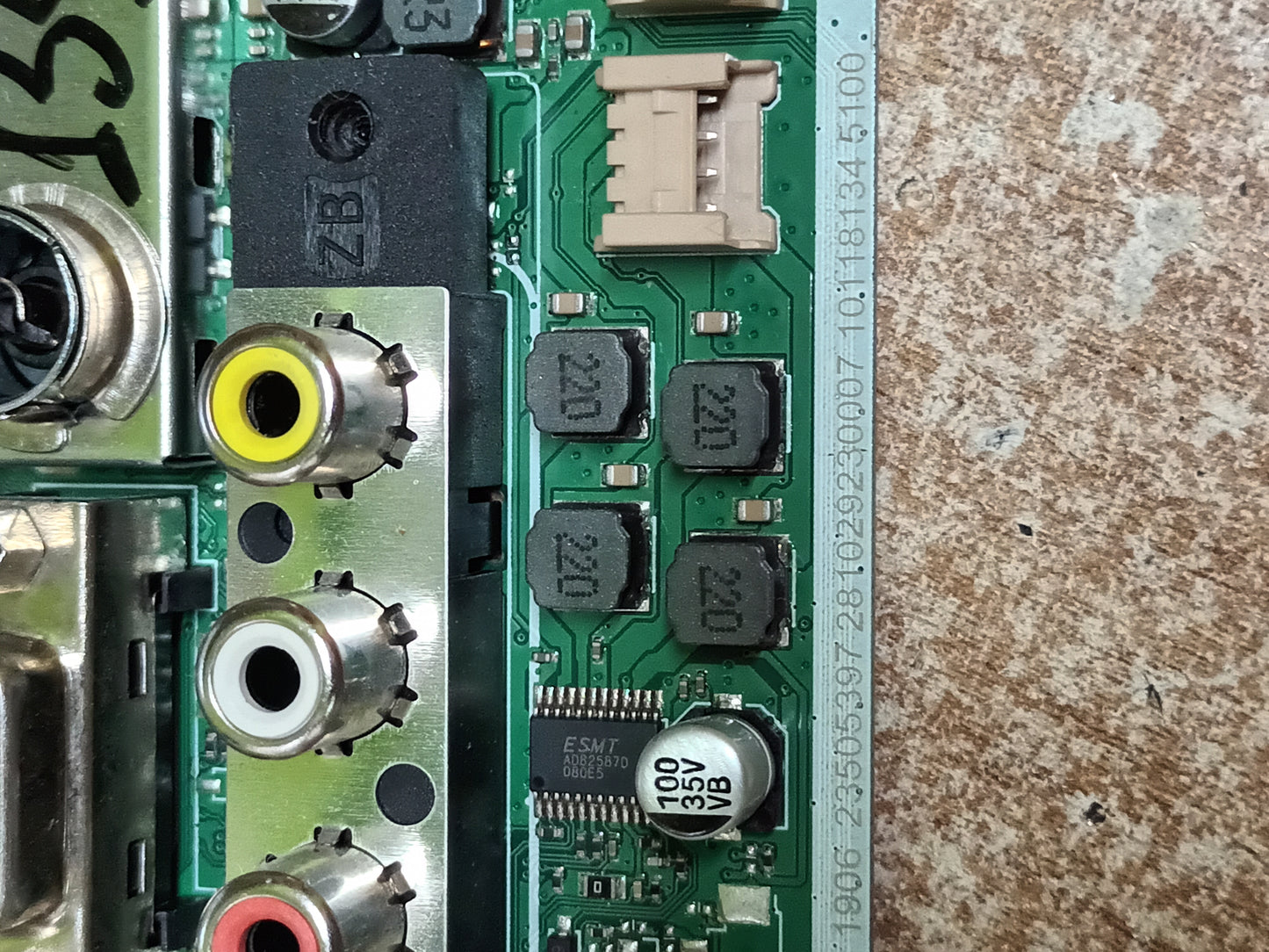 17MB130S, de JVC LT-49VU83M