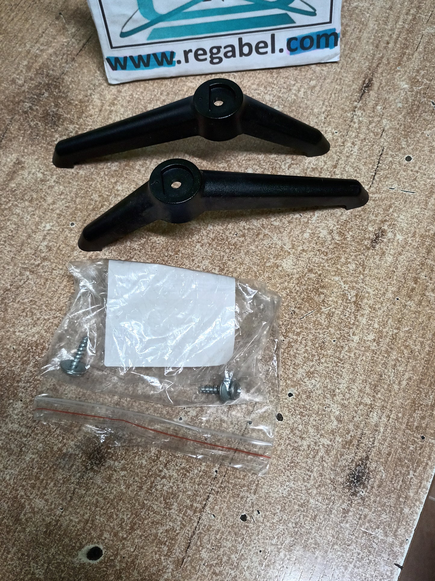soporte, pies de DAEWOO 32DE05HL1, (SKU-111)