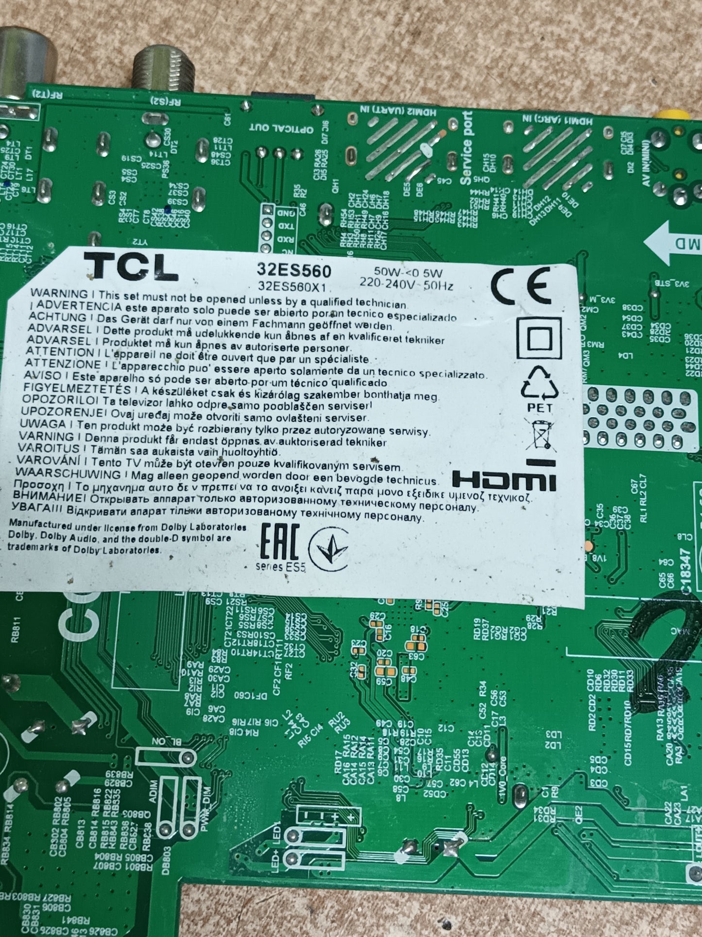 TPD.RT2841.PB771, de TCL 32ES560