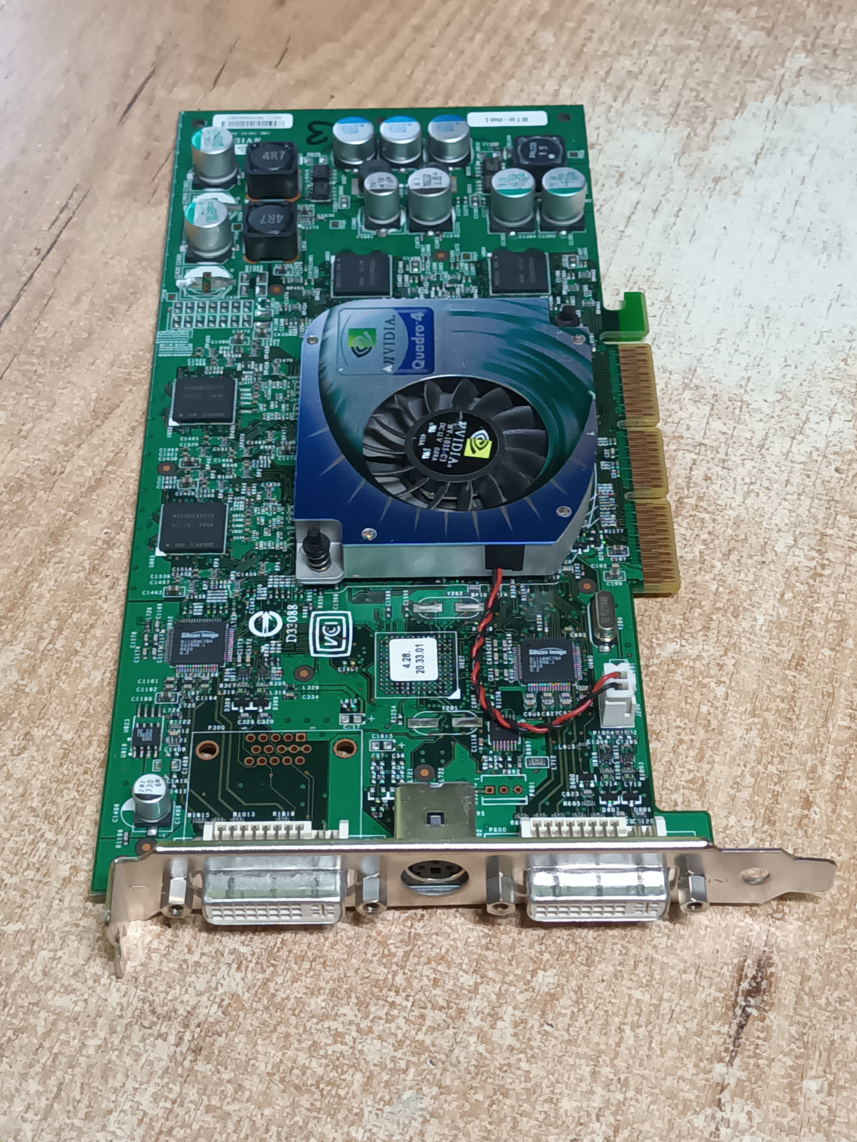 NVIDIA Quadro 4 980 XGL 128 MB