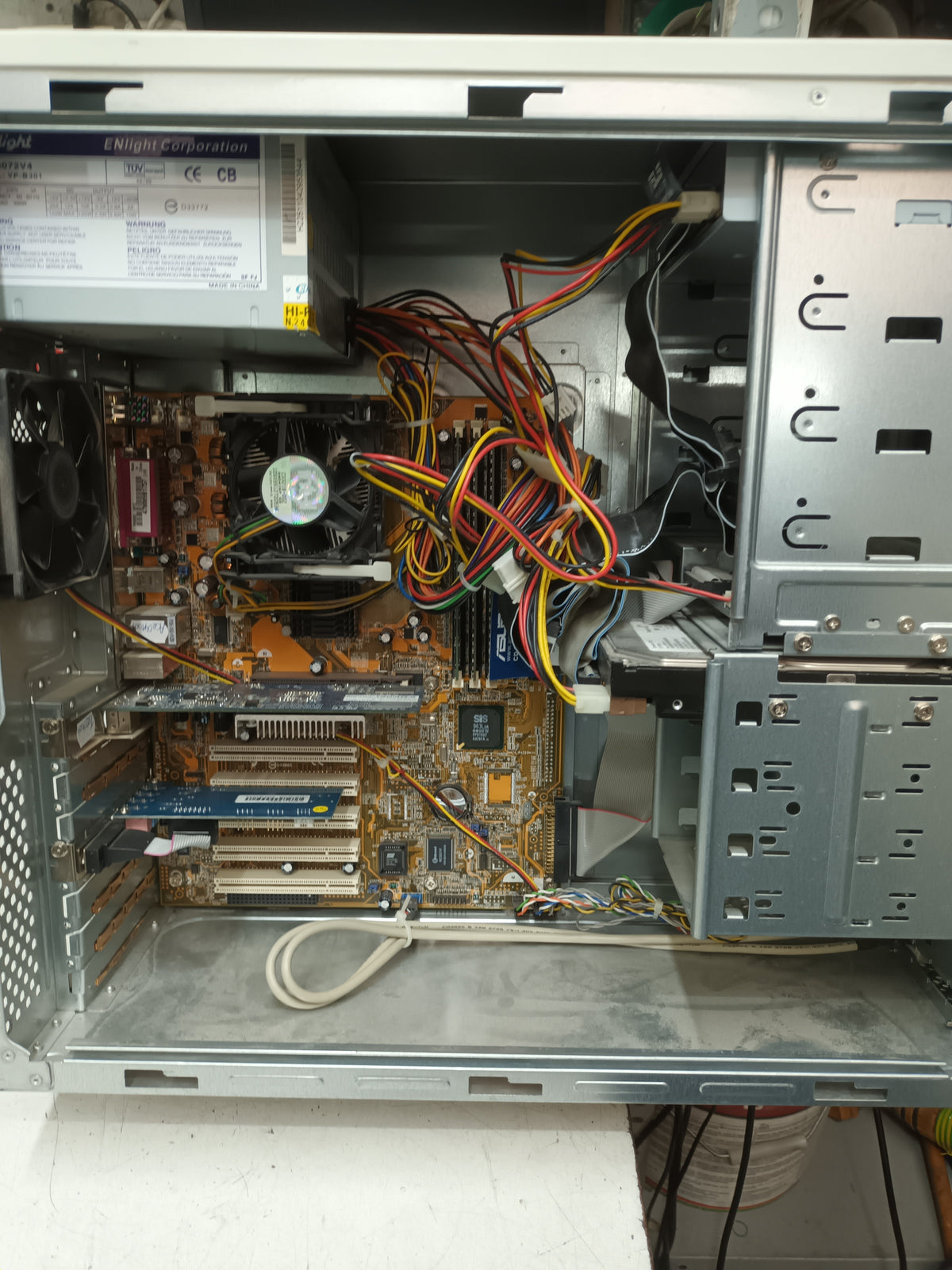 n-12, PC Retro, y Pentium 4, 2.00MHZ, con LUBUNTU